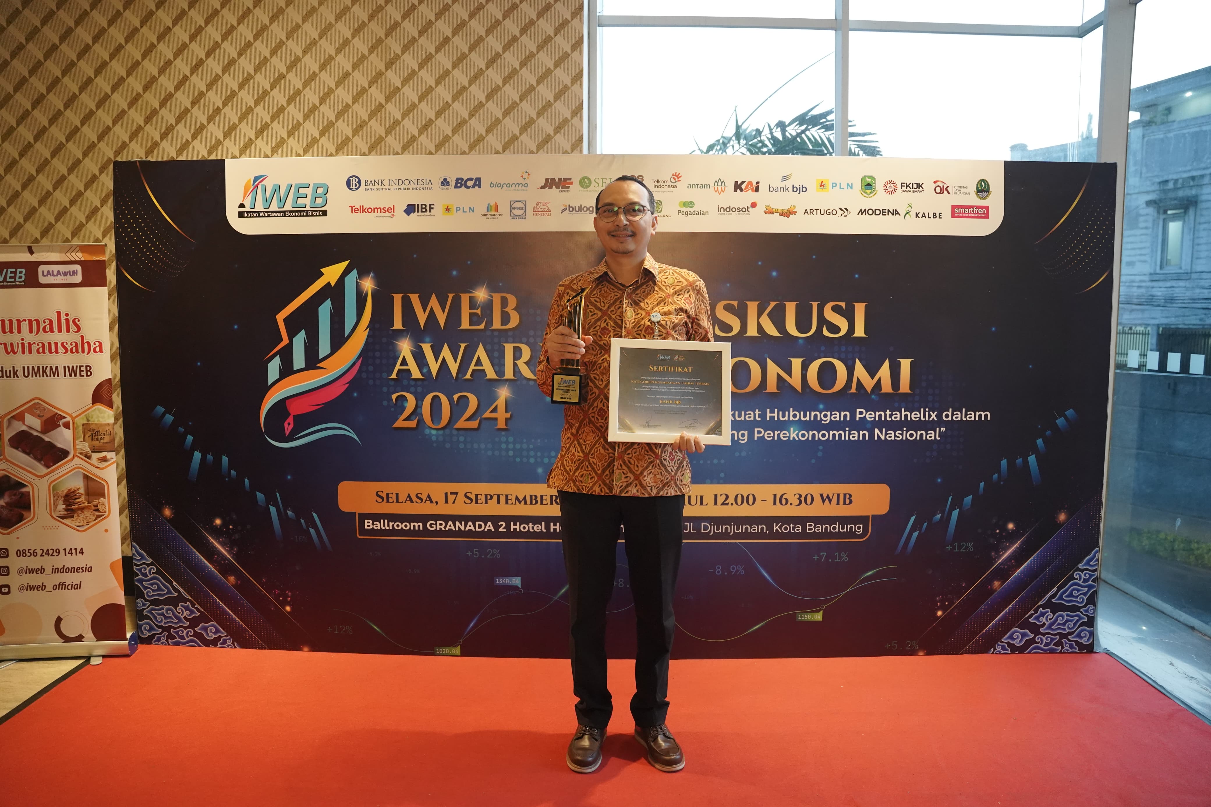 bank-bjb-raih-penghargaan-pengembangan-umkm-terbaik-dari-iweb