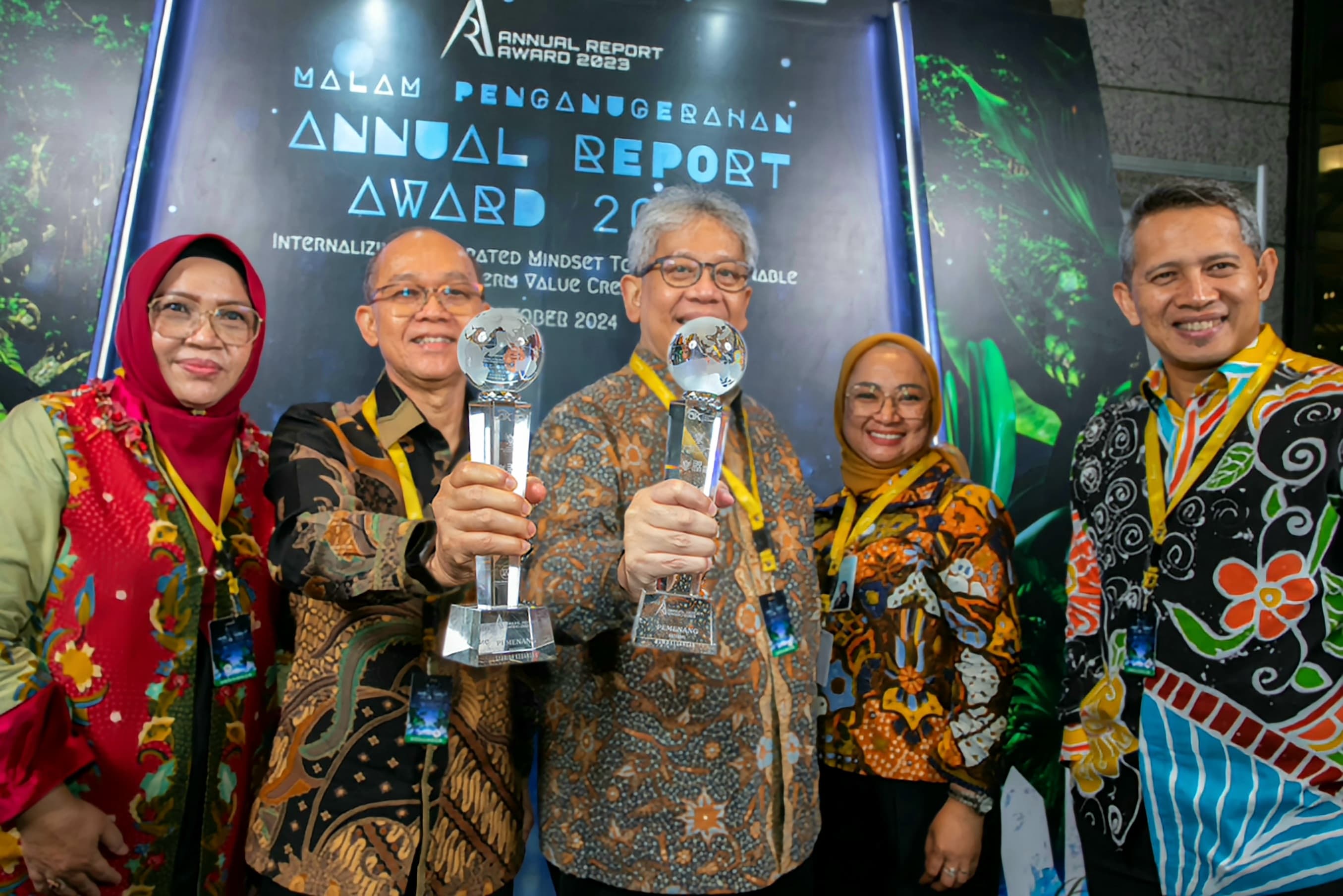 bank-bjb-dan-bank-bjb-syariah-raih-penghargaan-annual-report-award