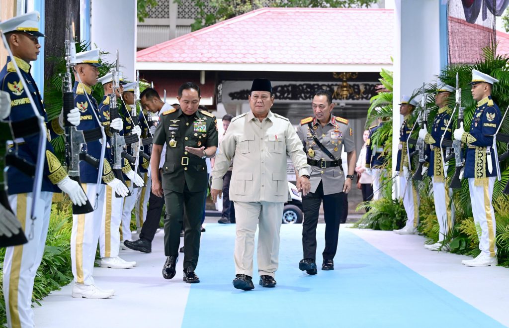 prabowo-arahkan-tni-polri-profesional-dan-selalu-berpihak-ke-rakyat