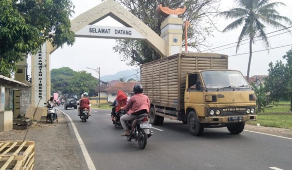 volume-kendaraan-pemudik-menuju-selatan-cianjur-meningkat