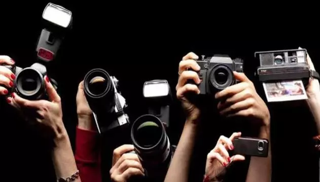 wamenkomdigi-komitmen-lindungi-hak-hak-jurnalis-ditengah-kemajuan-ai