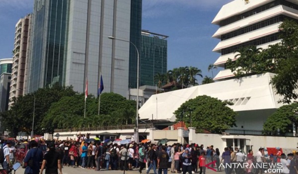 aparat-keamanan-jaga-ketat-gudang-surat-suara-di-kuala-lumpur