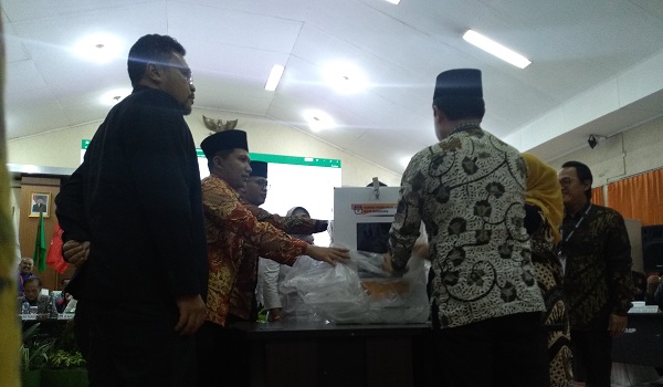 sah-hasil-rekapitulasi-pemilu-kota-bandung-diterima-kpu-jabar