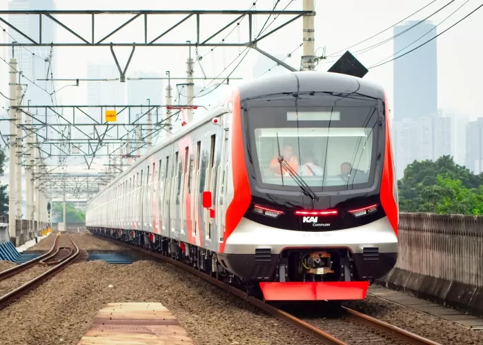 prabowo-minta-kai-tambah-gerbong-krl-jabodetabek-dan-cek-jalur-banjir