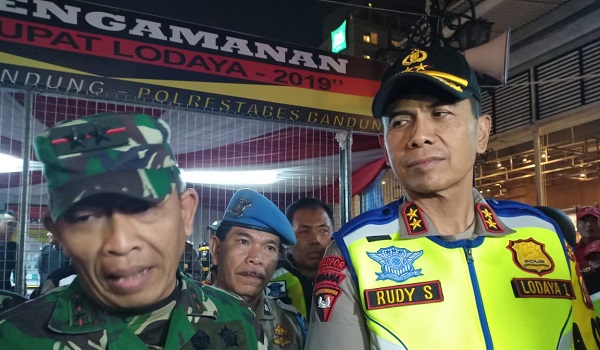 kapolda-dan-pangdam-patroli-motor-saat-malam-lebaran