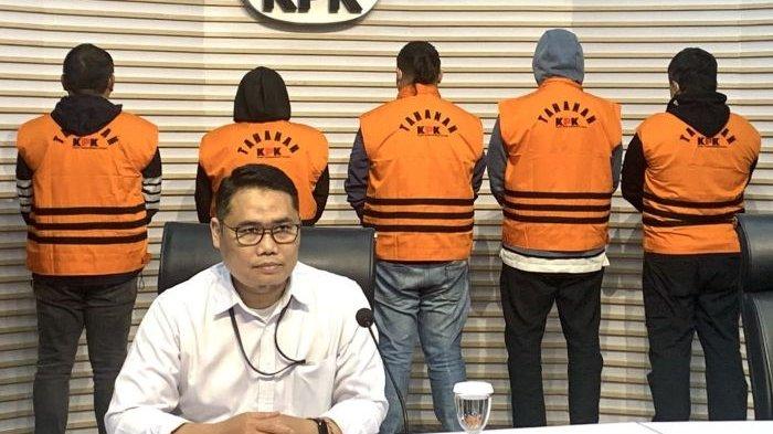 kpk-telusuri-mantu-jokowi-soal-korupsi-proyek-jalan-di-sumut