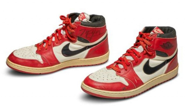 sepatu-musim-debut-michael-jordan-laku-dilelang-rp82-miliar