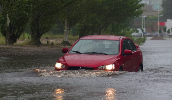 mobil-terjebak-banjir-jangan-panik-begini-penanganannya