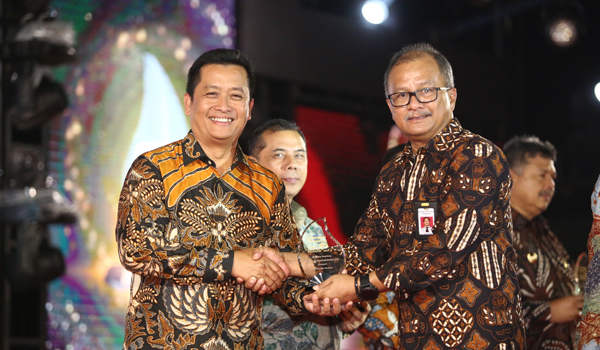 oded-m-danial-raih-anugerah-kepala-daerah-inovatif-2019