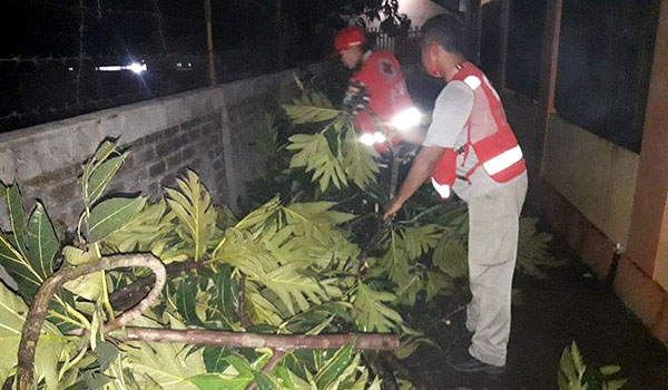 puluhan-rumah-di-kota-sukabumi-rusak-diterjang-angin-kencang