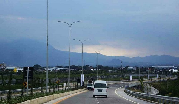 hari-pertama-jalan-tol-pandaan-malang-dilalui-27-ribu-kendaraan