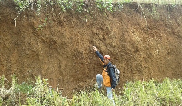 pergeseran-tanah-di-gunungbatu-sukabumi-kian-parah