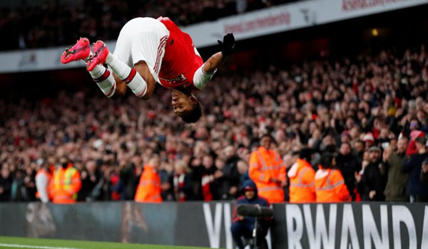 dua-aubameyang-bawa-arsenal-salip-everton-di-klasemen-liga-inggris