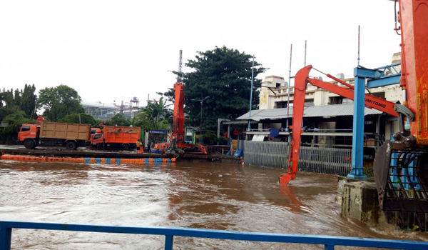 tiga-pintu-air-jakarta-masih-berstatus-siaga-tiga