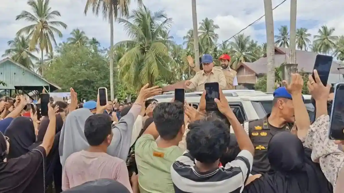 prabowo-bersyukur-tangani-banjir-sumatera-sendiri-aceh-terima-bantuan