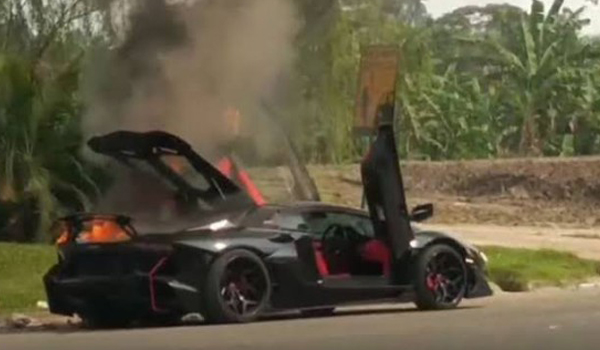 raffi-ahmad-jelaskan-insiden-mobil-lamborghini-terbakar