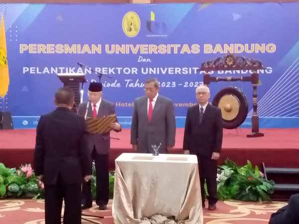 bapak-bandung-resmikan-universitas-bandung