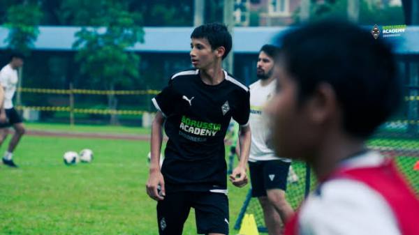 2-pemain-bola-indonesia-akan-dikirim-ke-jerman-oleh-borussia-academy