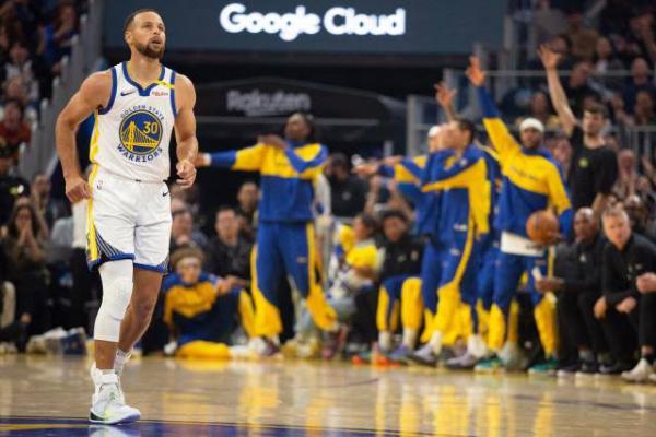 stephen-curry-harus-absen-dua-laga-karena-cedera-pergelangan-kaki