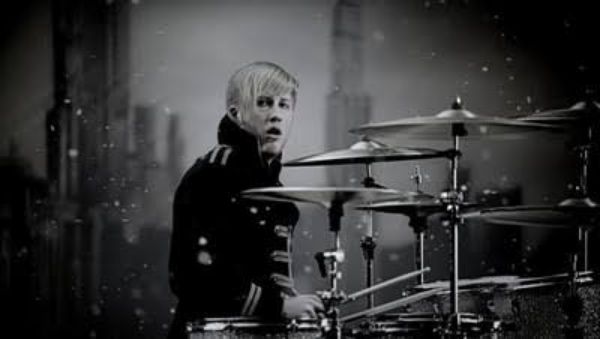 eks-drummer-my-chemical-romance-tutup-usia