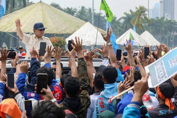 1-juni-10000-buruh-kepung-istana-merdeka