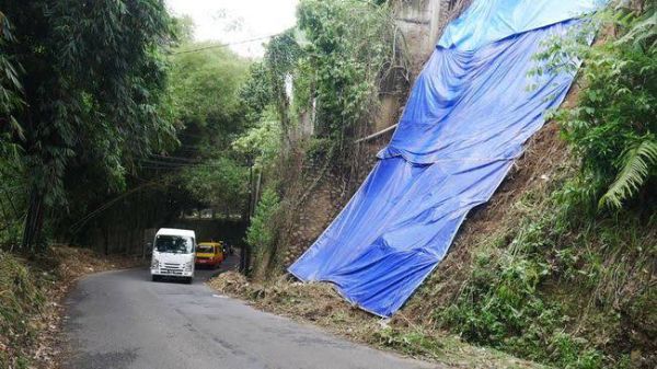 retakan-tebing-di-kolonel-masturi-melebar-warga-diimbau-mengungsi