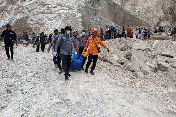 tersangka-longsor-gunung-kuda-lakukan-pembelaan-ini-katanya