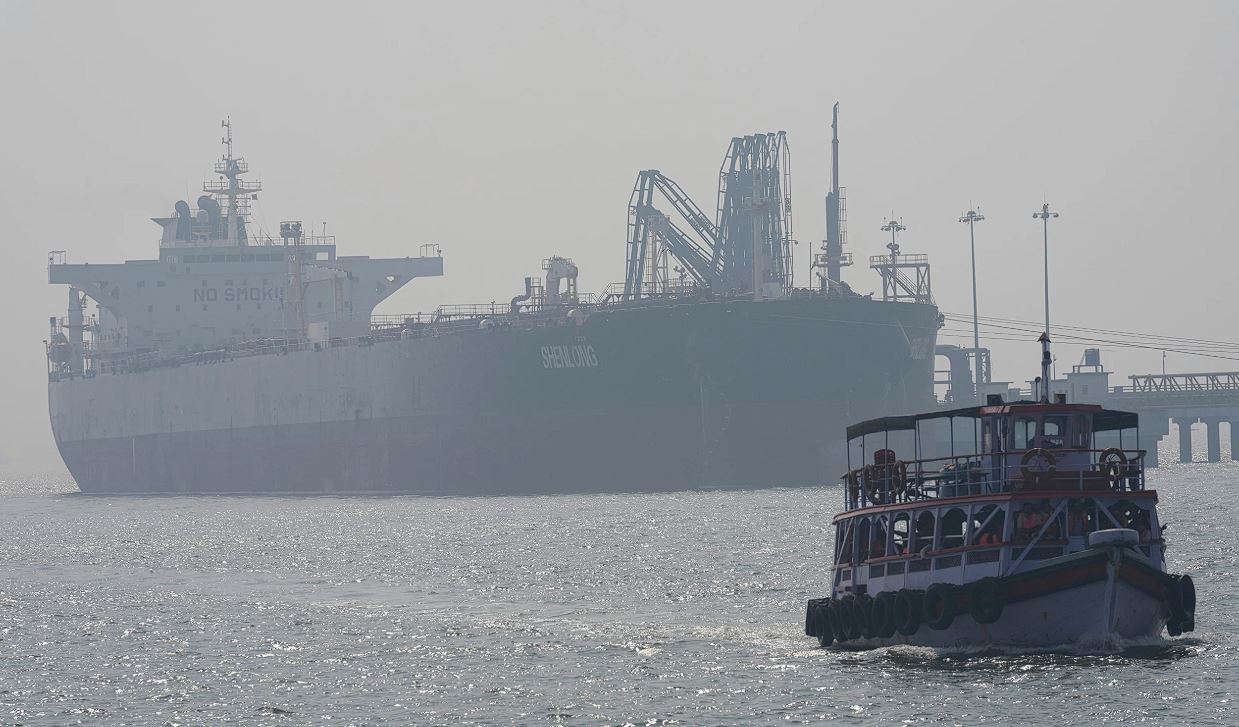 konflik-teluk-ganggu-pasokan-6-kapal-minyak-ke-australia-batal