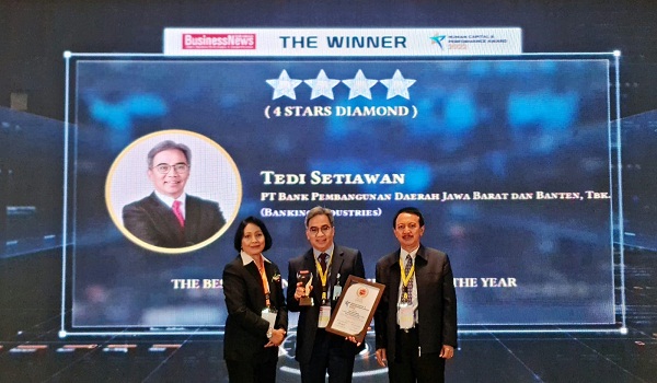 tedi-setiawan-sandang-the-best-human-capital-director-2022