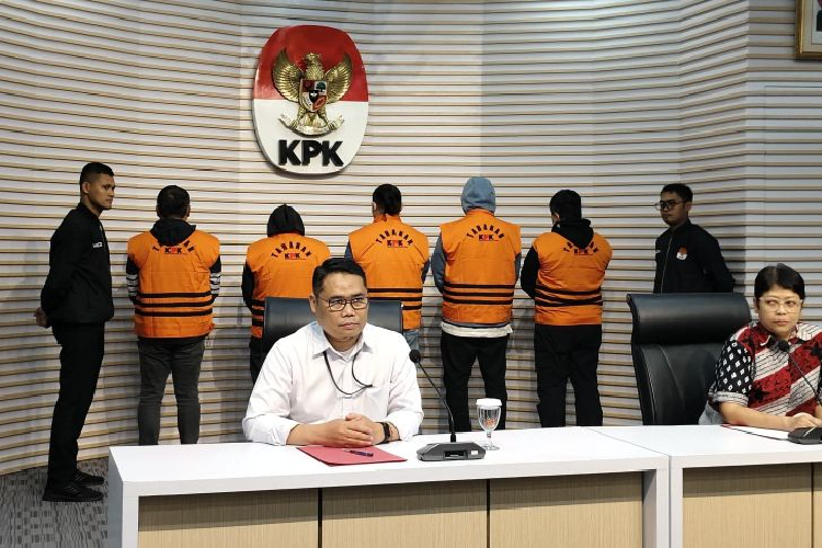 terlibat-korupsi-jalan-kadis-pupr-sumut-ditetapkan-kpk-jadi-tersangka
