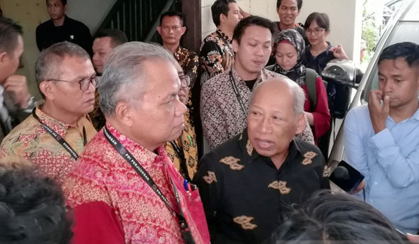 datangi-dewan-pers-kuasa-hukum-pdip-konsultasi-berita-soal-ott-wahyu