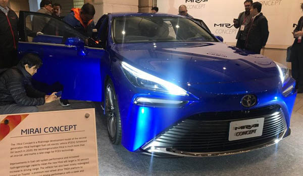 kerennya-mobil-hidrogen-toyota-mirai-baru-di-tokyo-motor-show