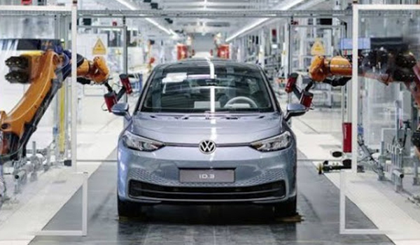 vw-resmi-operasikan-lagi-pabrik-wolfsburg-1400-unit-sepekan