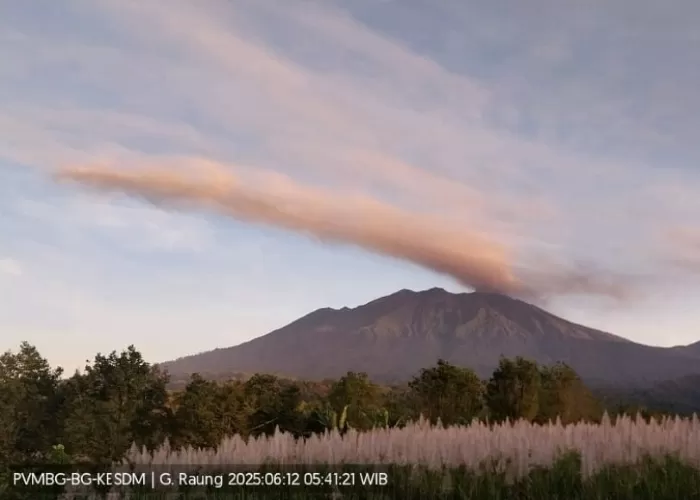 gunung-raung-erupsi-lima-kali-dengan-letusan-setinggi-1000-meter