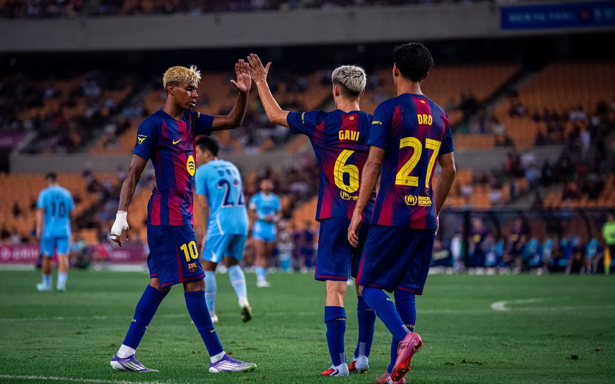 barcelona-hantam-daegu-5-gol-tanpa-balas-di-tur-pramusim