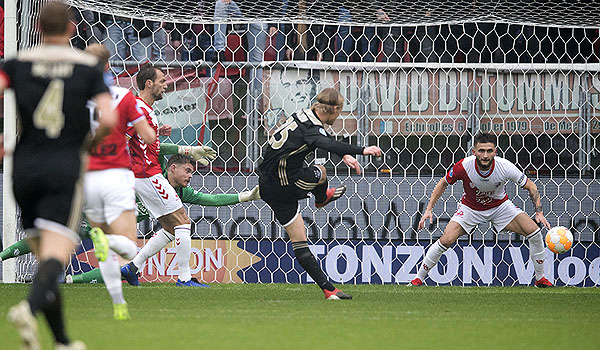 ajax-terus-tempel-psv-di-jalur-juara