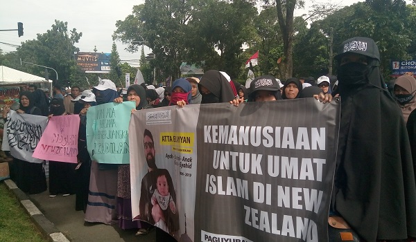 aksi-di-depan-dprd-jabar-massa-kecam-penembakan-di-selandia-baru