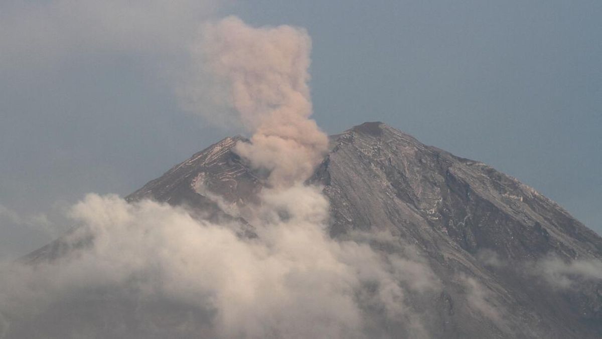 semeru-erupsi-awan-panas-meluncur-35-km