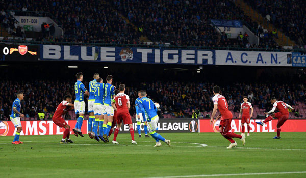 video-gol-indah-lacazette-pastikan-arsenal-ke-semifinal-liga-europa