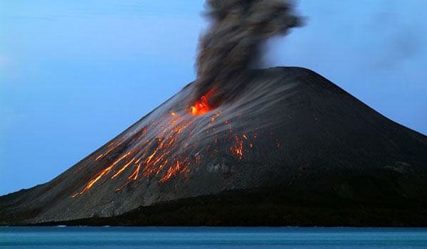 anak-krakatau-siaga-level-3-warga-dilarang-beraktivitas-di-pantai