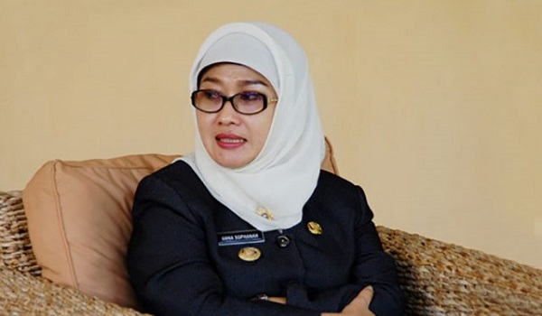 anna-lepas-jabatan-bupati-indramayu-emil-terima-kasih-dedikasinya