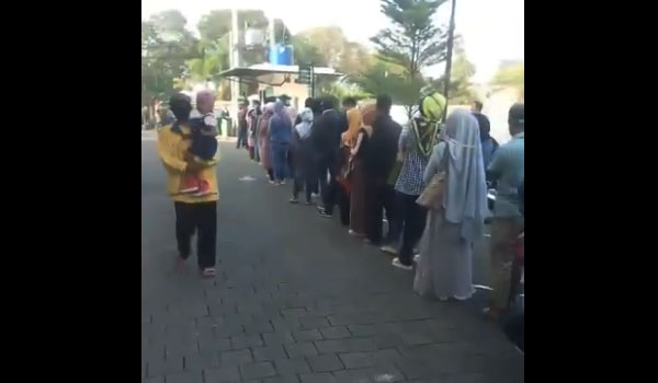 video-antrean-panjang-orang-mau-cerai-di-soreang-jadi-sorotan-warganet