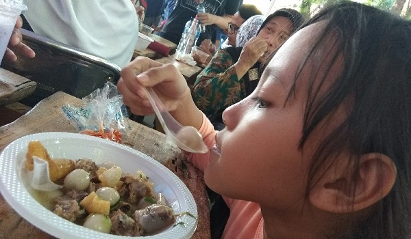 pedagang-capai-omzet-jutaan-rupiah-dalam-festival-baso-aci