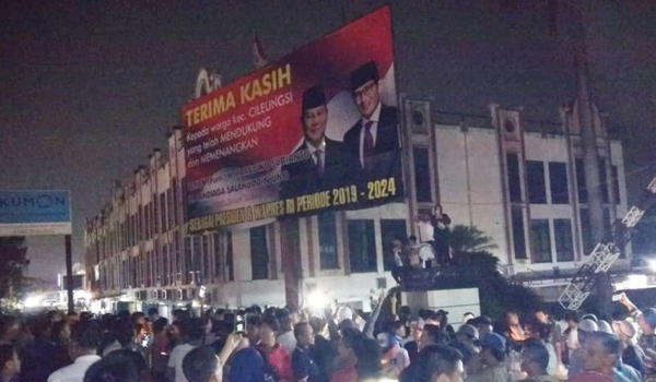 sempat-memanas-baliho-prabowo-sandi-di-cileungsi-batal-diturunkan