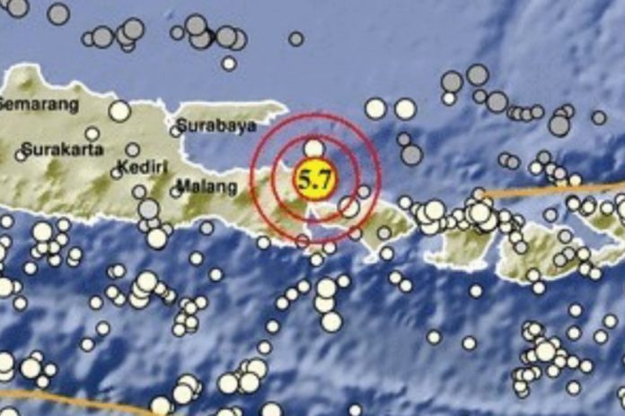 bmkg-ungkap-pemicu-gempa-magnitudo-57-di-banyuwangi
