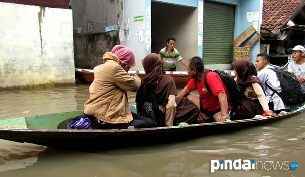 dua-kecamatan-di-kabupaten-bandung-terendam-banjir-warga-mengungsi