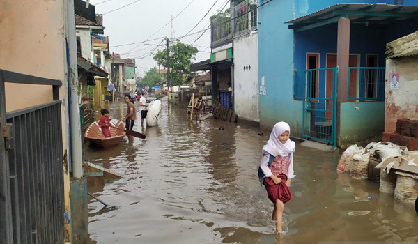 banjir-yang-melanda-dayeuhkolot-di-kabupaten-bandung-mulai-surut