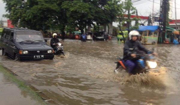 bandung-timur-kembali-dilanda-banjir-tim-rescue-diskar-pb-dikerahkan