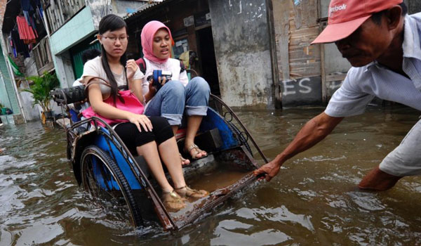 pintu-air-manggarai-siaga-2-akibat-hujan-sabtu-malam-jakarta