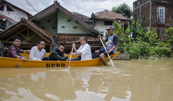 lima-di-kabupaten-bandung-masih-di-kepung-banjir